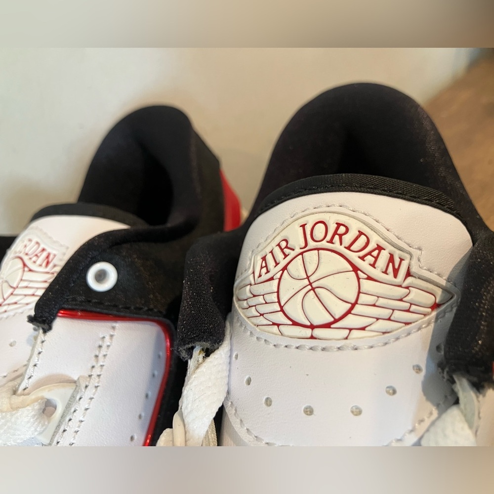 Jordan 2 Retro Low
Chicago Twist (Women's) - Picture 2 of 9